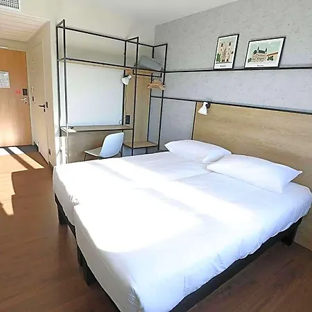 Ibis Jallieu Medipole מלון